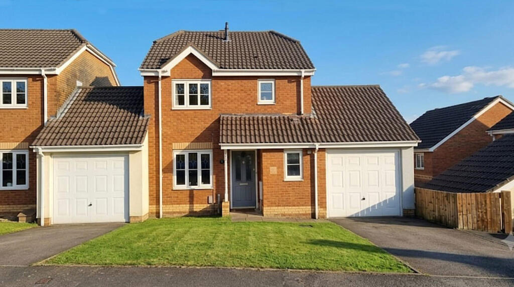 Main image of property: Cae Canol, Hengoed, CF82 7RU