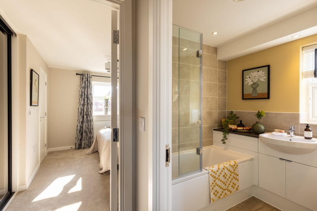 House in Horsham, Storrington and Sullington - More