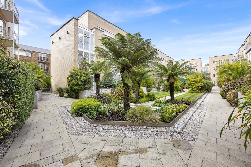1-bed flat on The Watergarden, E14, £425,000