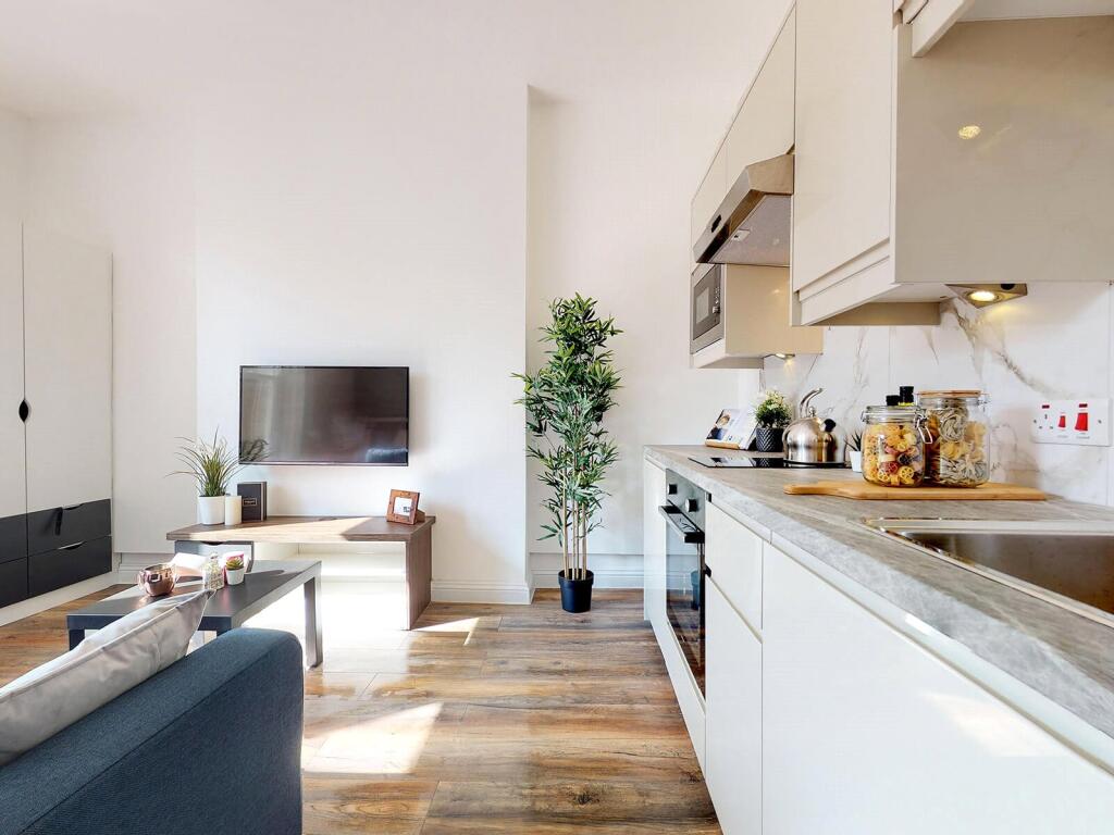 Main image of property: Apt 6, 40 Clarendon Road #417245