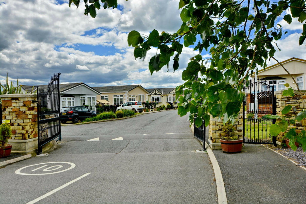 51, FULTHORP AVENUE, KING OSWY DRIVE EST photo 2