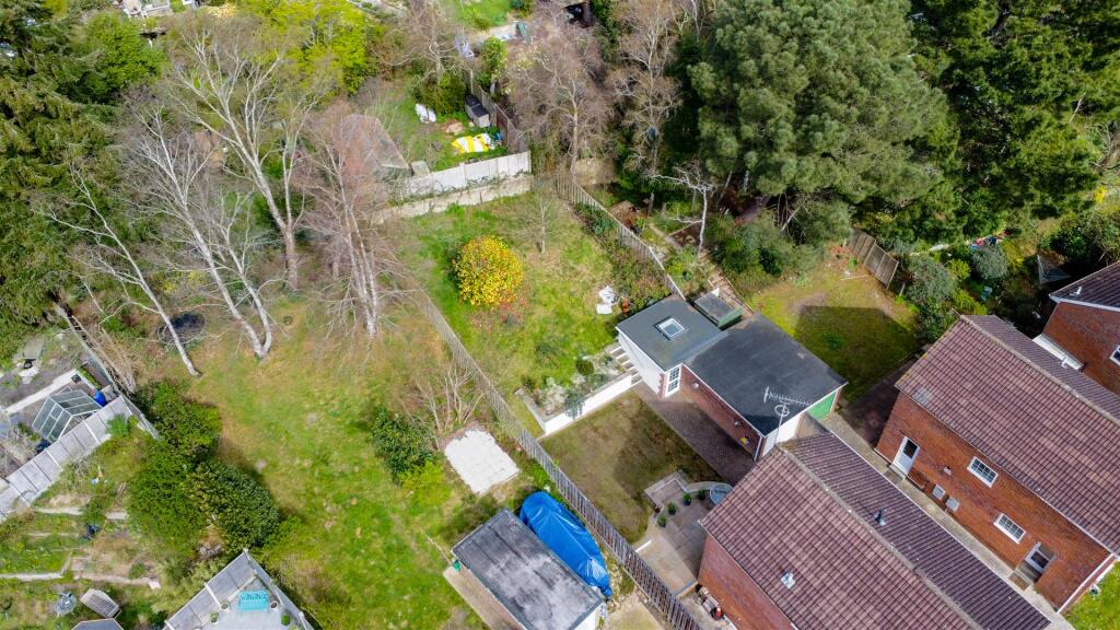 Lytchett Drive, Broadstone photo 4