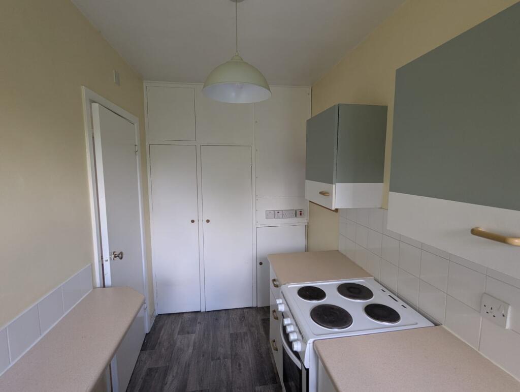 69 Baguley Crescent, Middleton, Manchester, Greater Manchester M24 4QT photo 4