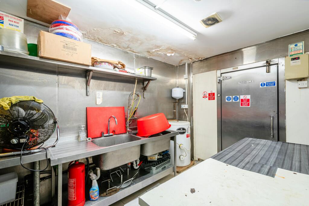 Burdett Rd 322 17.jpg