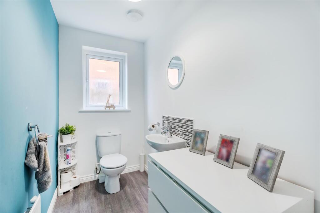 House in Winchburgh, Seton Park, West Lothian - More