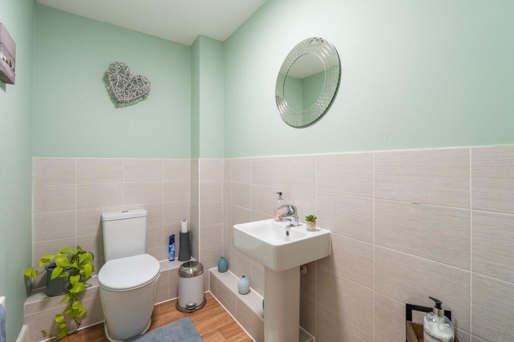 Nathaniel Close, Sarisbury Green, SO31 photo 4