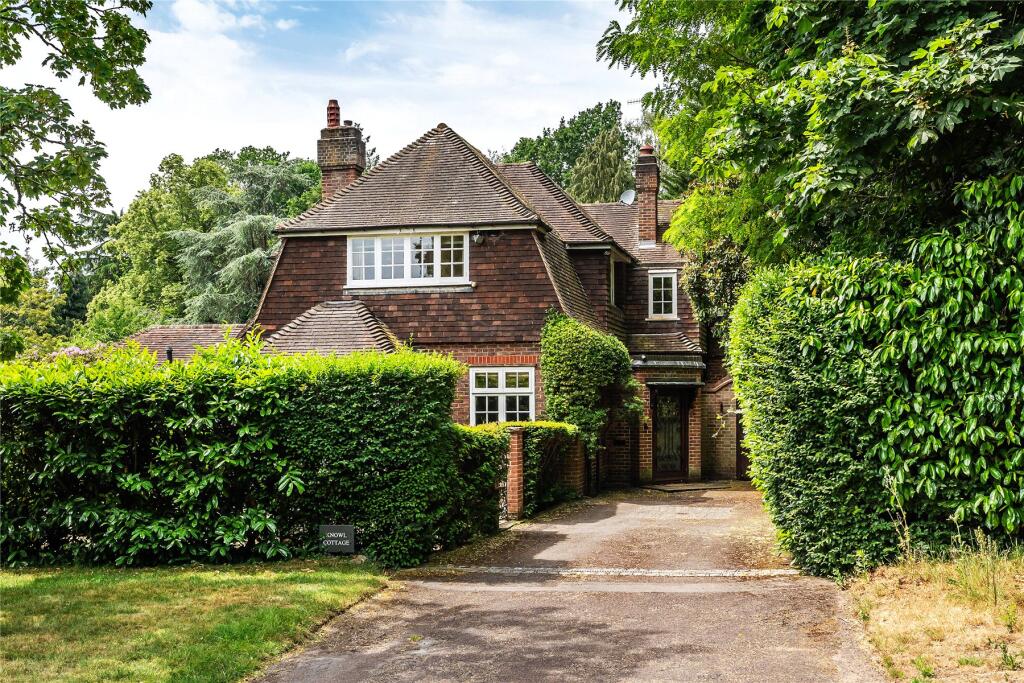 4-bed detached on Knowl Hill, Woking, Surrey, GU22, £1,700,000