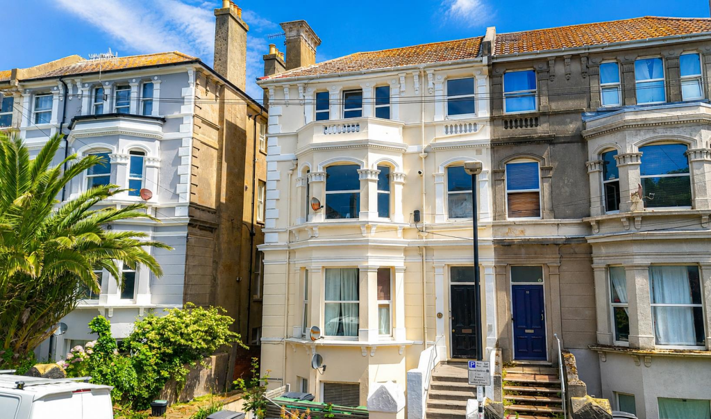 Main image of property: Holmesdale Gardens, Hastings
