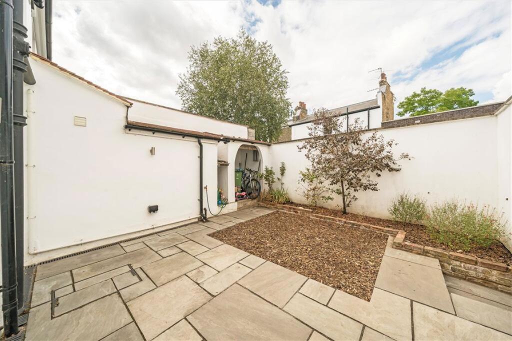 House in London - View 5