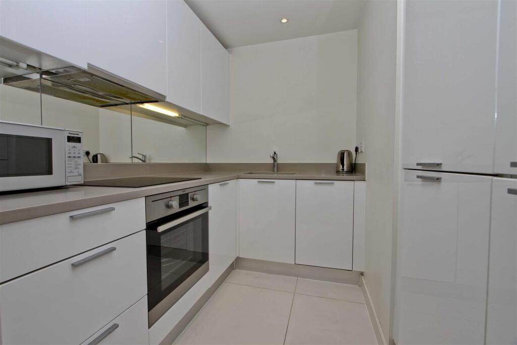 Apartment in London, Hayes - View 5