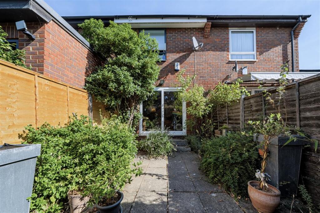 Main image of property: Linnet Mews, SW12