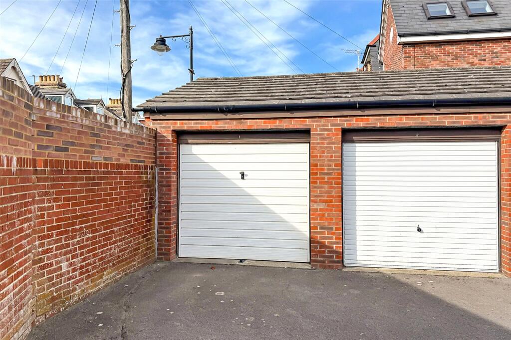 Irvine Road, Littlehampton, West Sussex - View 2