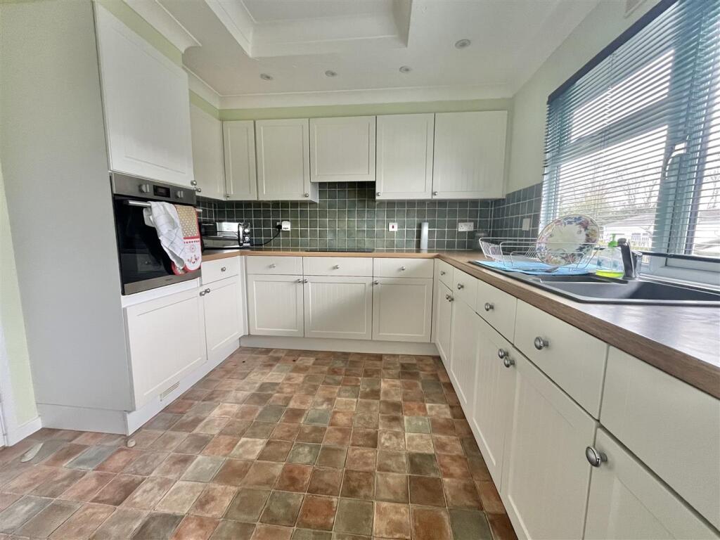 Greenlawns, St. Osyth Road East, Little Clacton photo 3