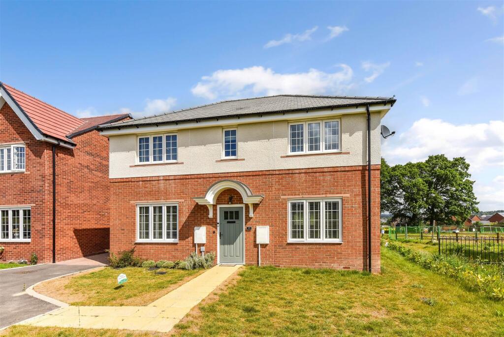 4-bed detached on Whitbourne Way, Waterlooville, £600,000