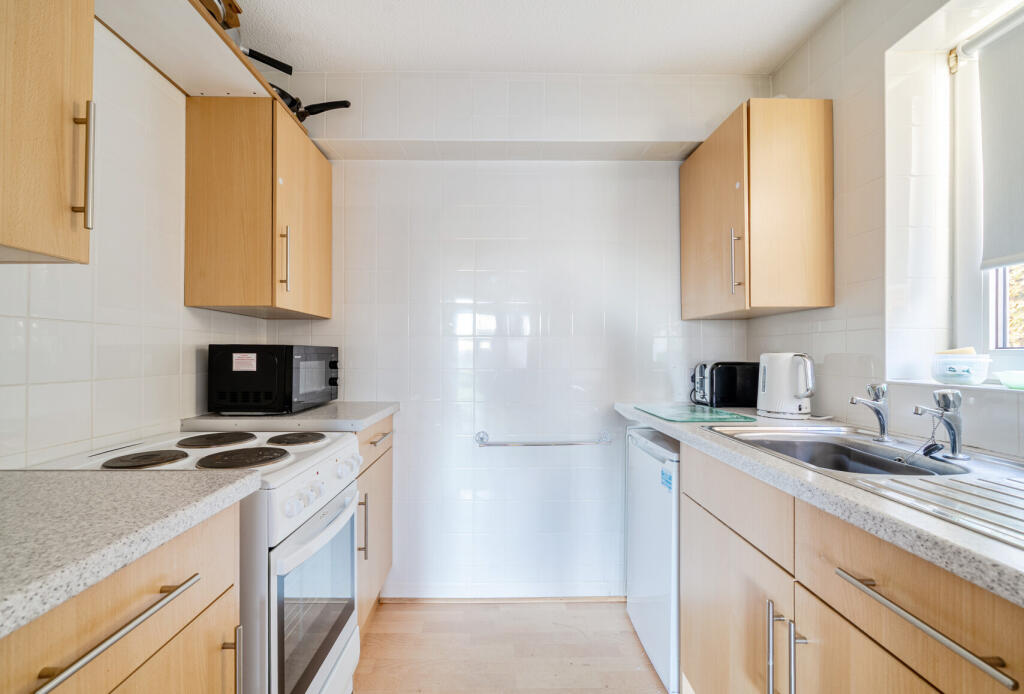 Apartment in Cheltenham, Warden Hill, Lansdown - View 3