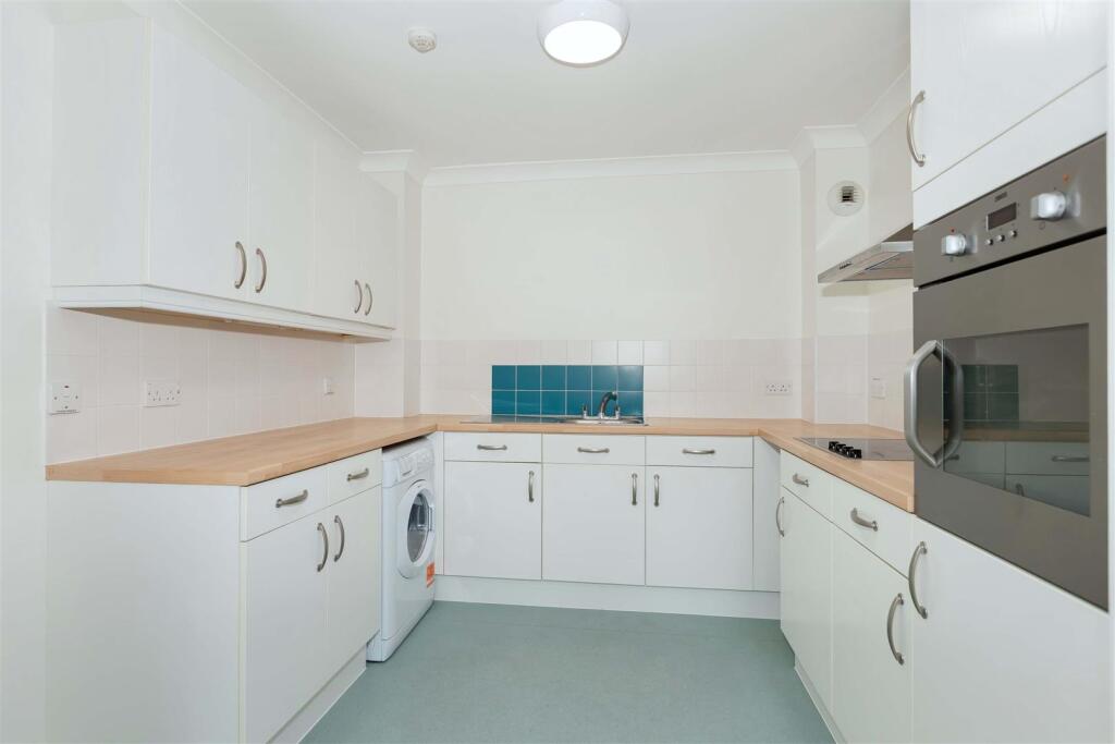 Apartment in Brighton - View 4