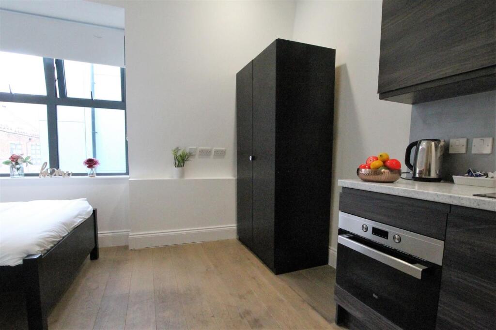 Apartment in Newcastle upon Tyne - View 3