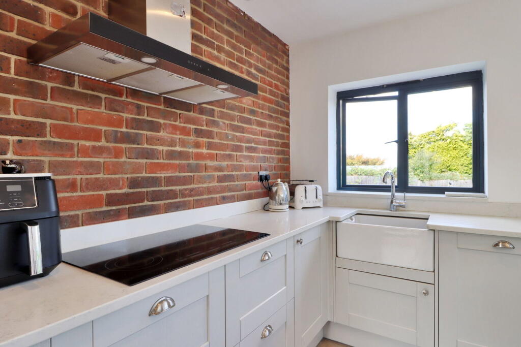 House in Dartford - More