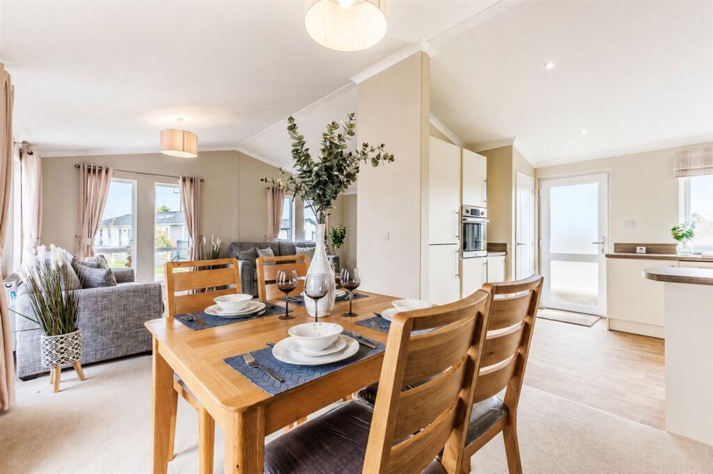 New Market, Offenham Road, Evesham, WR11 - View 4