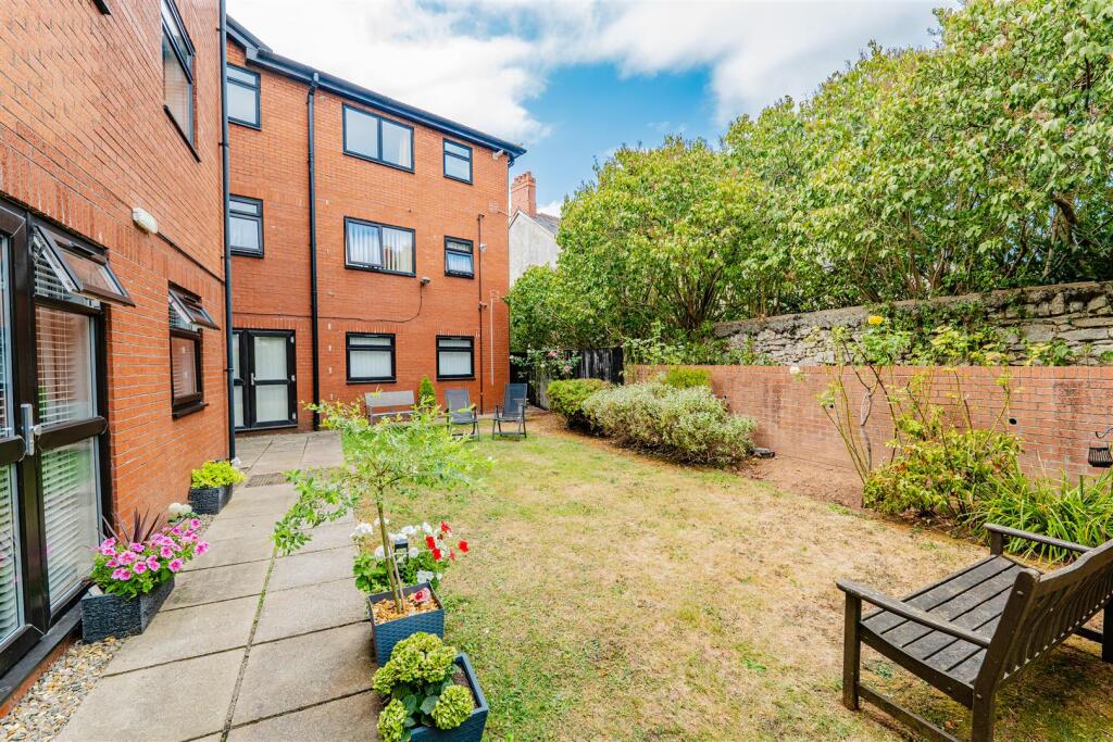 Apartment in Cardiff - View 4