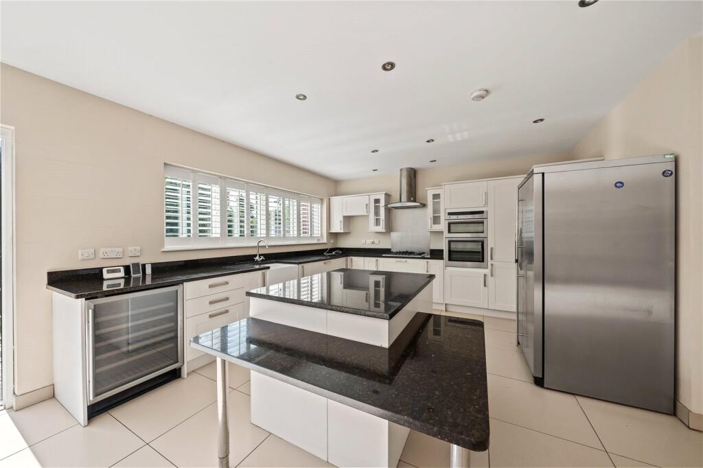 House in London, Royal Borough of Kingston upon Thames - More