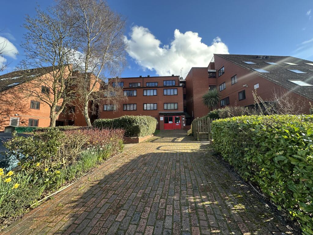 Main image of property: Flat 30, Quartercroft, Pyramid Close, Northampton, Northamptonshire NN3 8DP