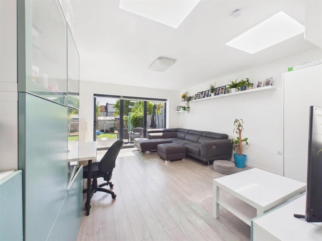 House in London - View 3
