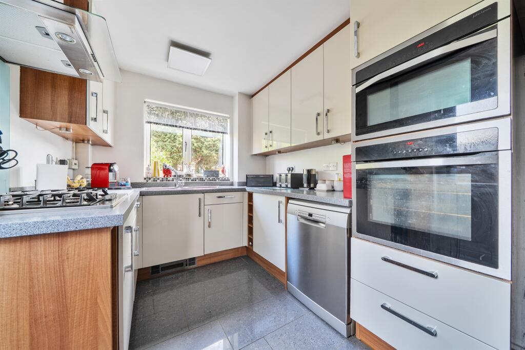 House in Slough - View 2