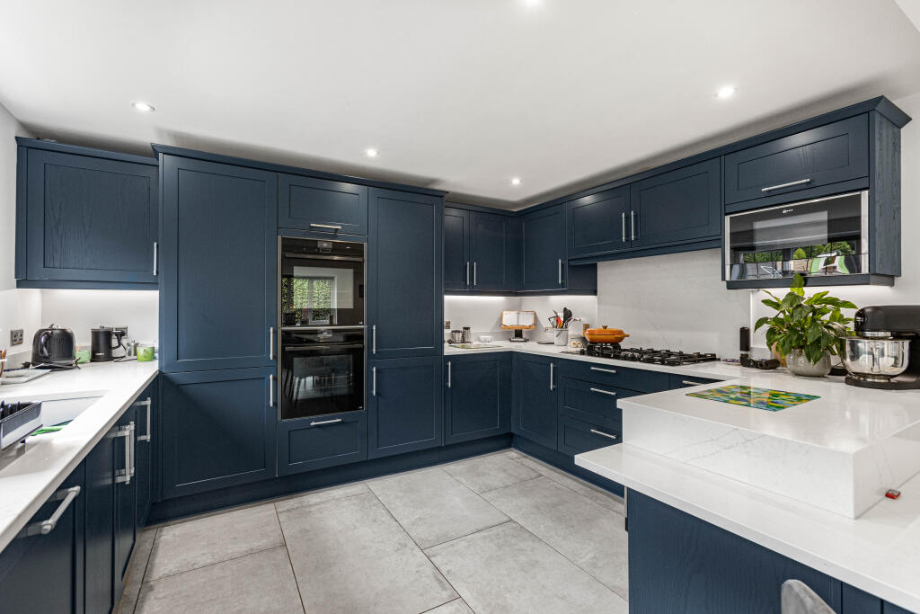 House in Hemel Hempstead - More