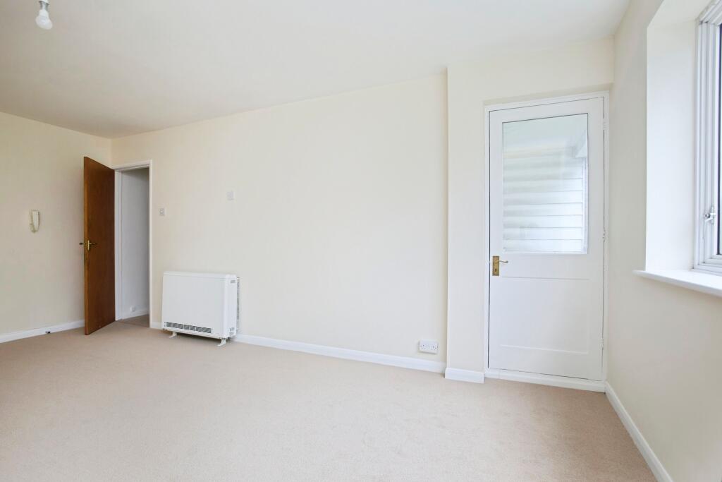 Apartment in Southampton - View 6