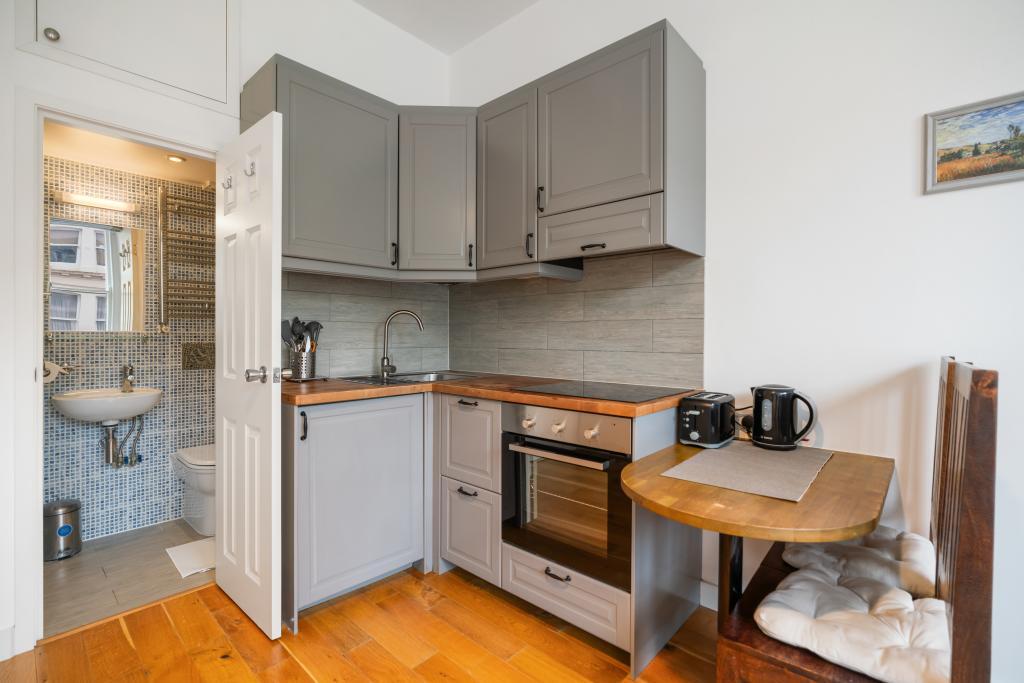 Apartment in London - View 5