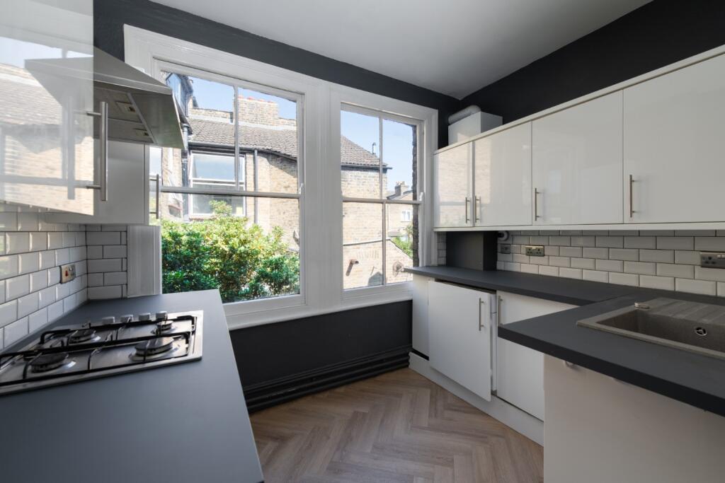 Apartment in London, Leytonstone - View 3