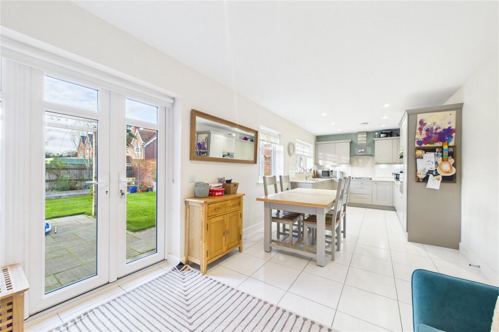 House in Spencers Wood, Ryeish Green, Shinfield - View 5