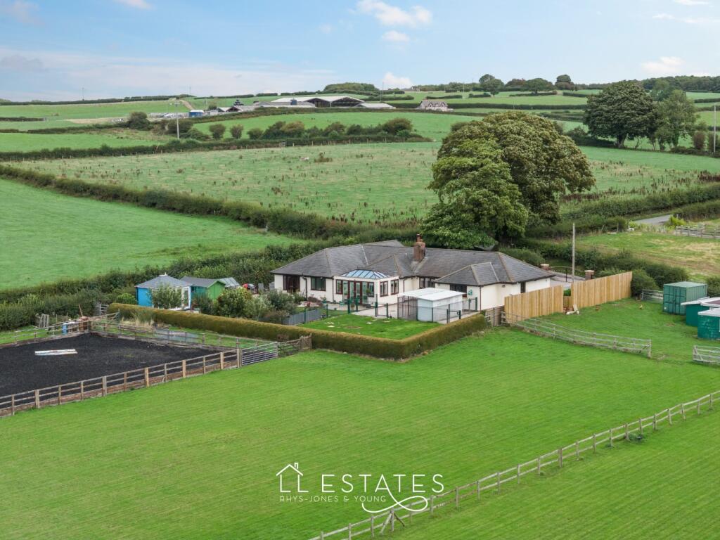 House in Berthengam, Llanasa - More