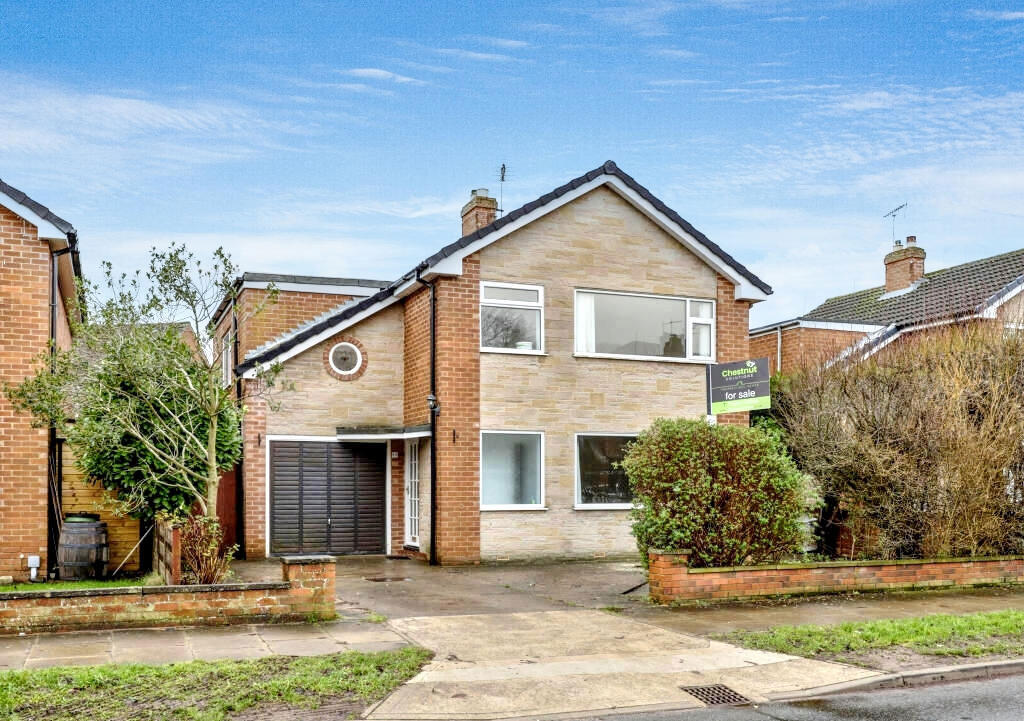 4-bed detached on Middlethorpe Grove, Dringhouses, York, North Yorkshire, YO24 1LD, £375,000