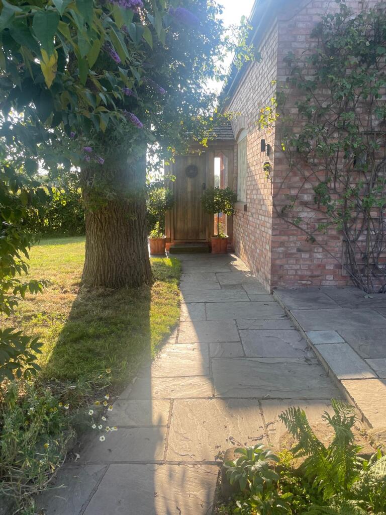 Wrexham Road, Pulford, CH4 - View 5
