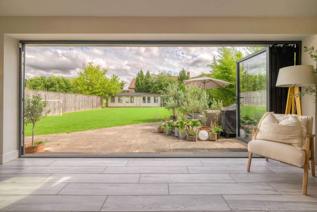 House in Sonning Common - More