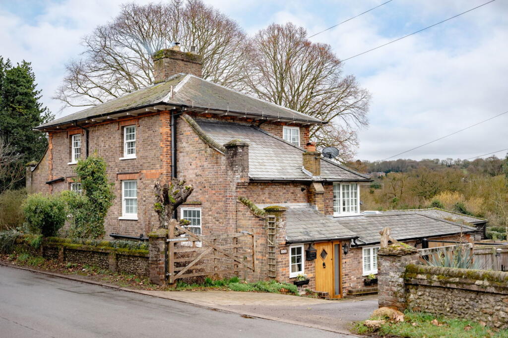 Main image of property: Chaulden Lane, Boxmoor, Hertfordshire HP1