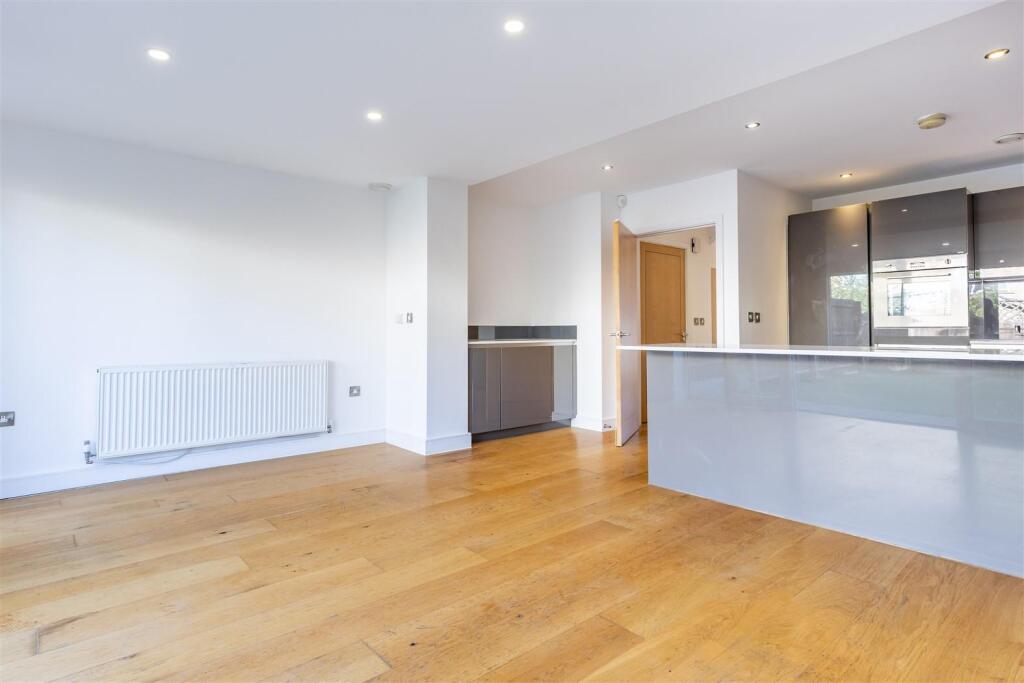 Mowbray Close, Epping photo 4