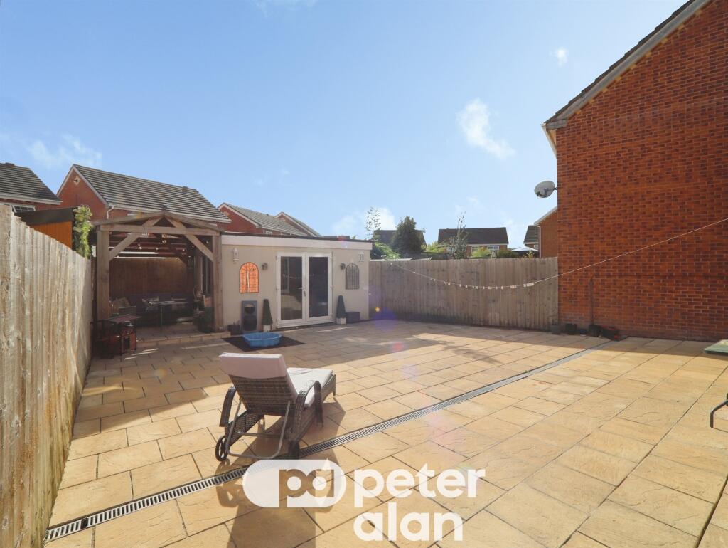 House in Newport - View 4