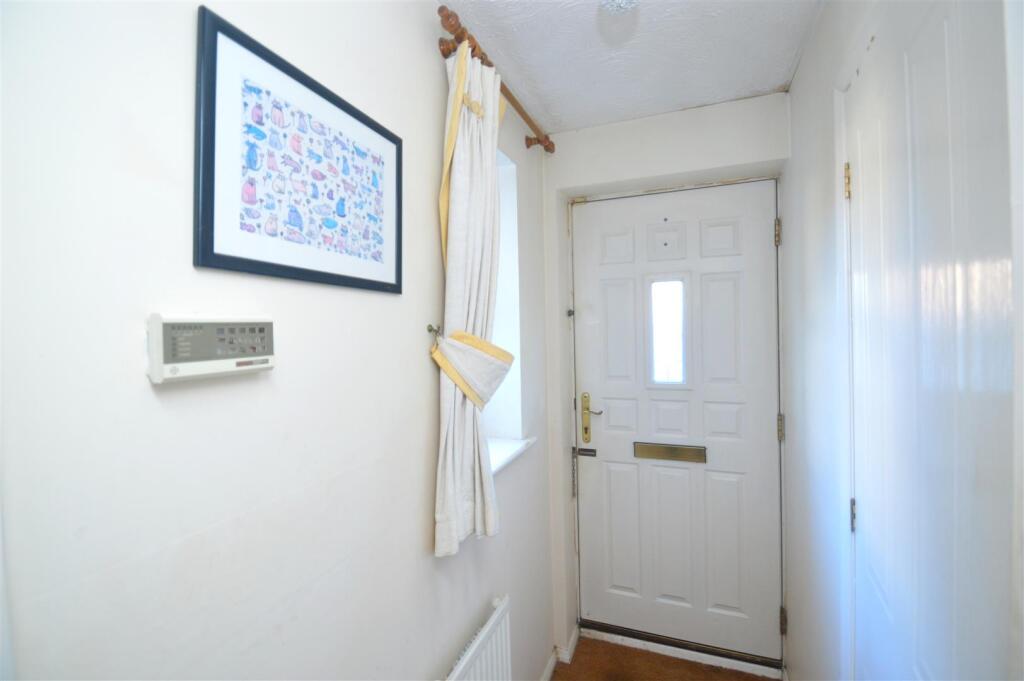 Britannia Way, East Cowes photo 3
