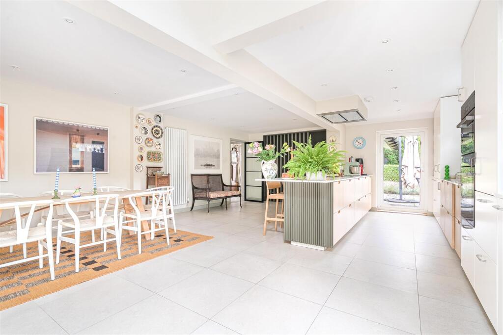 House in Swindon, Milton Lilbourne - View 2