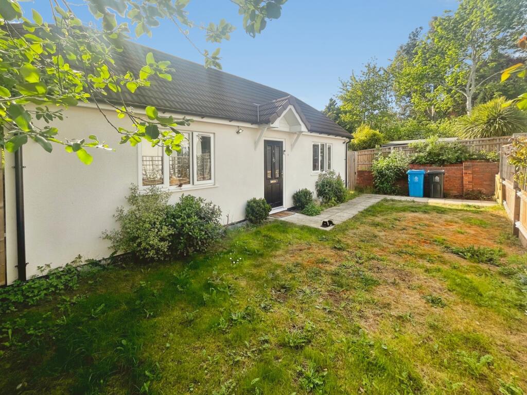 Main image of property: Valley Walk, Maidenhead, Windsor And Maidenhead