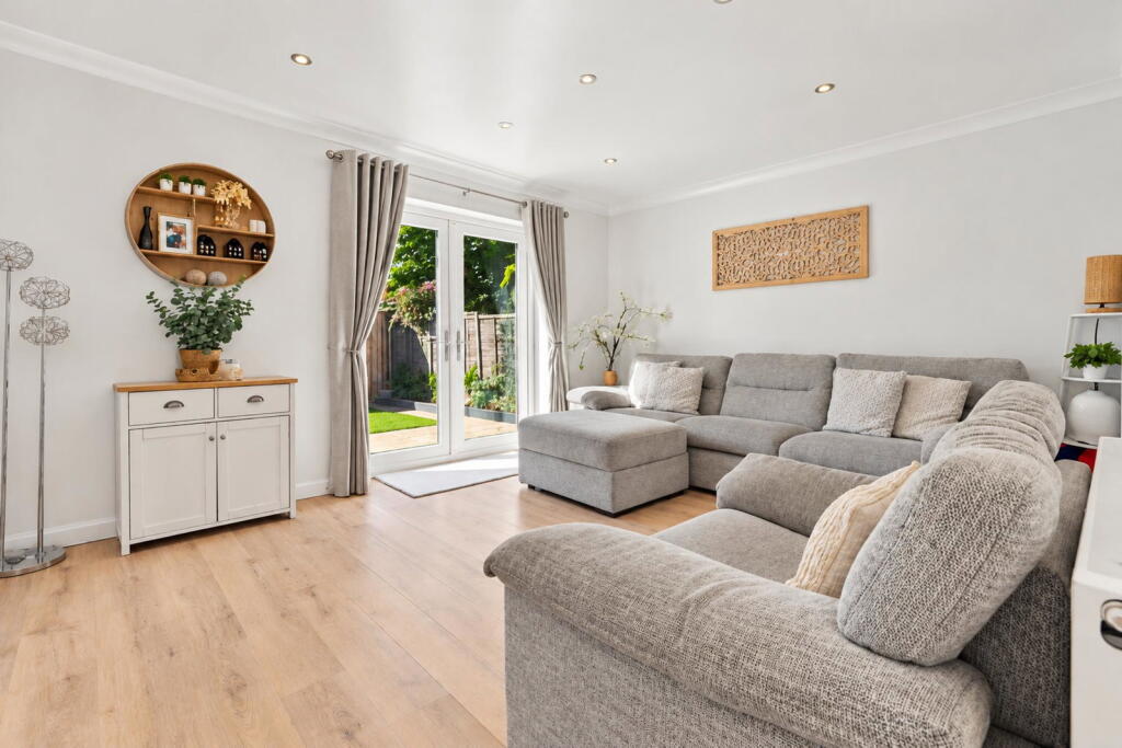 House in Basildon, Wickford - View 2