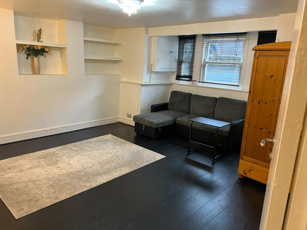 Main image of property: Basement Flat, Dunsmure Road, Stoke newington, London, N16