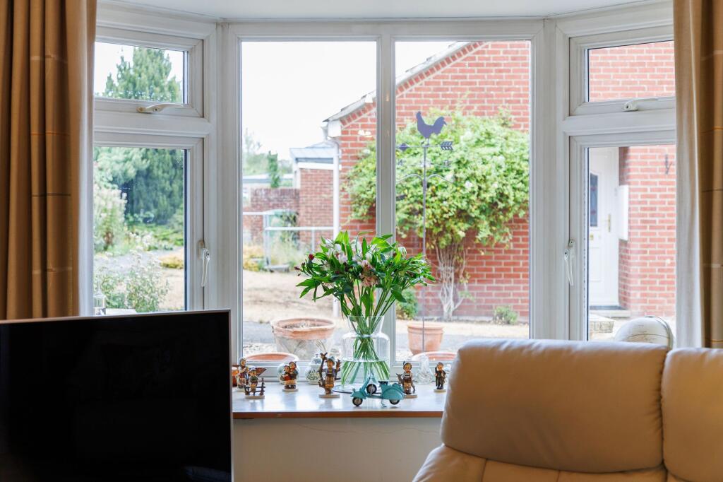 House in Didcot, Ladygrove - More
