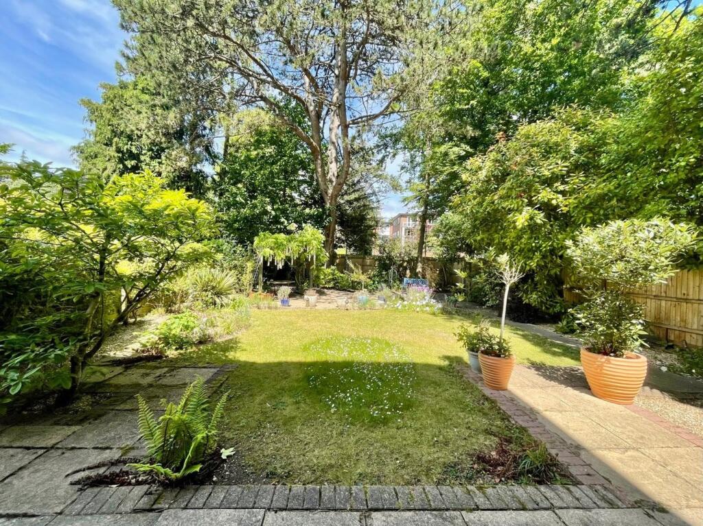 Cheyne Gardens, Westbourne, BH4 photo 4