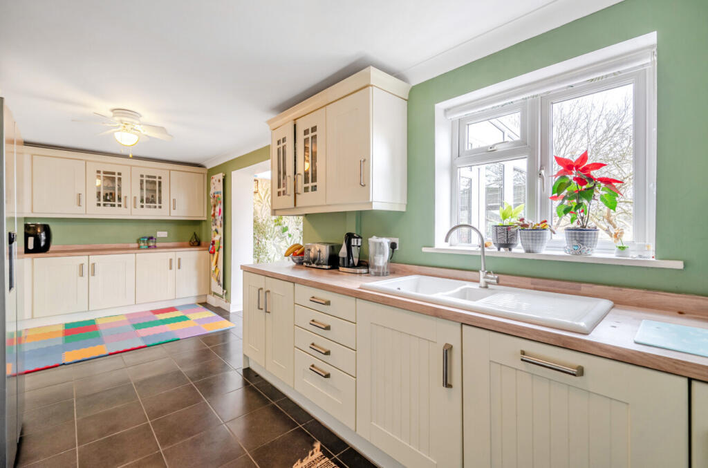 Broadley Green, Windlesham, Surrey, GU20 photo 3