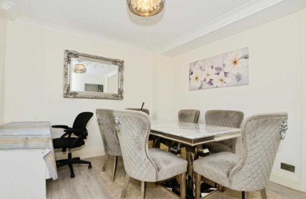 House in Harrow - View 5