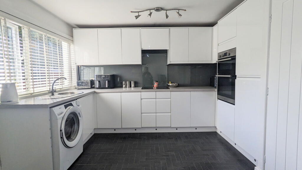 Beechtrees, Skelmersdale, WN8 9EY photo 4